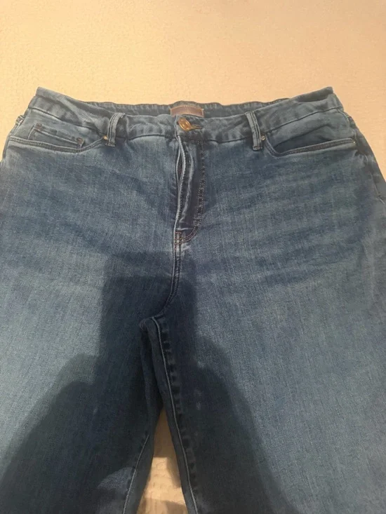 Kut from the Kloth Straight-Leg Jeans in Medium Blue Denim - Picture 6 of 14